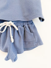 Lade das Bild in den Galerie-Viewer, Waffle Ensemble