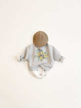 Load image into Gallery viewer, Flower Sweatshirt