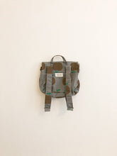 Ladda upp bild till gallerivisning, Apple Backpack