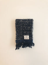 Lade das Bild in den Galerie-Viewer, Woven Scarf