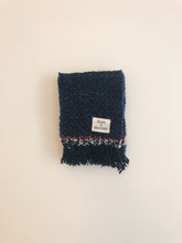 Lade das Bild in den Galerie-Viewer, Woven Scarf