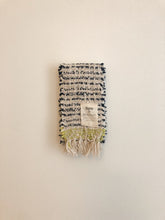Lade das Bild in den Galerie-Viewer, Woven Scarf