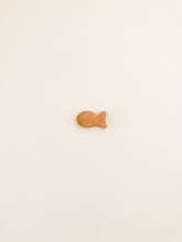 Lade das Bild in den Galerie-Viewer, Fish Rattle