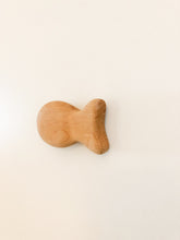 Lade das Bild in den Galerie-Viewer, Fish Rattle