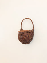 Lade das Bild in den Galerie-Viewer, Vintage Wicker Basket