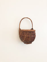 Lade das Bild in den Galerie-Viewer, Vintage Wicker Basket