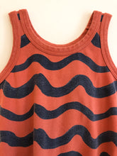 Carica l'immagine nel visualizzatore di Gallery, Wave Tank Top
