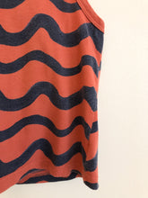 Carica l'immagine nel visualizzatore di Gallery, Wave Tank Top