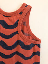 Carica l'immagine nel visualizzatore di Gallery, Wave Tank Top