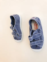 Carica l'immagine nel visualizzatore di Gallery, Velcro Trainers