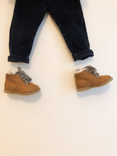 Carica l'immagine nel visualizzatore di Gallery, Sherpa & Leather Boots