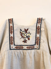 Lataa kuva Galleria-katseluun, Embroidered Blouse