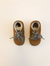 Carica l'immagine nel visualizzatore di Gallery, Sherpa & Leather Boots