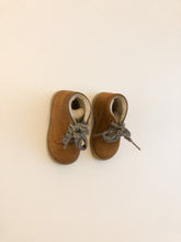 Carica l'immagine nel visualizzatore di Gallery, Sherpa & Leather Boots