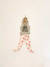 Lade das Bild in den Galerie-Viewer, Cousin Itt Tank Top