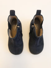 Lade das Bild in den Galerie-Viewer, Suede Ankle Boots