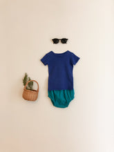 将图片加载到图库查看器,V-Neck T-Shirt