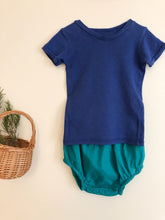 将图片加载到图库查看器,V-Neck T-Shirt