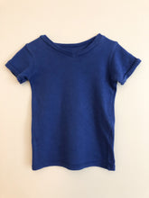 将图片加载到图库查看器,V-Neck T-Shirt