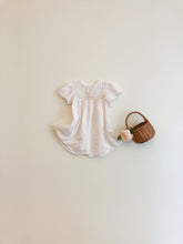 将图片加载到图库查看器,Lace Dress