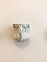 将图片加载到图库查看器,Mini Teacup & Saucer Set