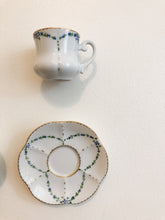 将图片加载到图库查看器,Mini Teacup & Saucer Set