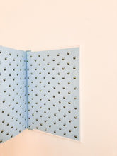 Load image into Gallery viewer, Winnie l'Ourson invente un nouveau jeu