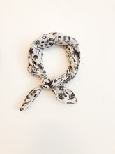 Cargar imagen en el visor de la galería, Printed Handkerchief