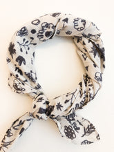 Cargar imagen en el visor de la galería, Printed Handkerchief