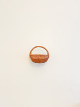 Carica l'immagine nel visualizzatore di Gallery, Hand-Woven Wicker Basket