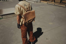 Charger l&#39;image dans la galerie, Leather Backpack
