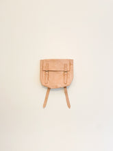 Carregar imagem no visualizador da galeria, Leather Backpack
