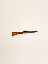 Afbeelding in Gallery-weergave laden, Vintage Toy Hunting Rifle

