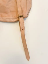 Cargar imagen en el visor de la galería, Leather Backpack
