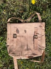 Afbeelding in Gallery-weergave laden, Leather Backpack
