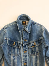 Carregar imagem no visualizador da galeria, Vintage Jean Jacket
