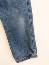Load image into Gallery viewer, Vintage Guess Jeans
