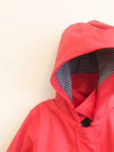 Carica l&#39;immagine nel visualizzatore di Gallery, Rain Jacket
